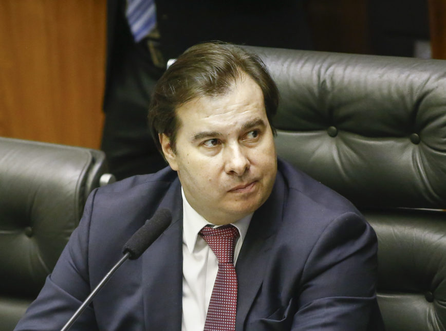 Reforma administrativa aumenta poder do presidente e acaba com regime jurídico único